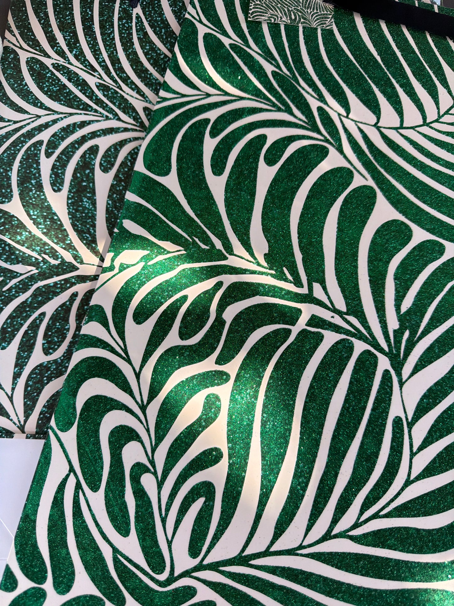 Green leaf gift bag large