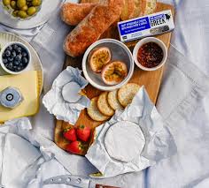 The Gourmet Greek luxury cheese platter box 450g mixed
